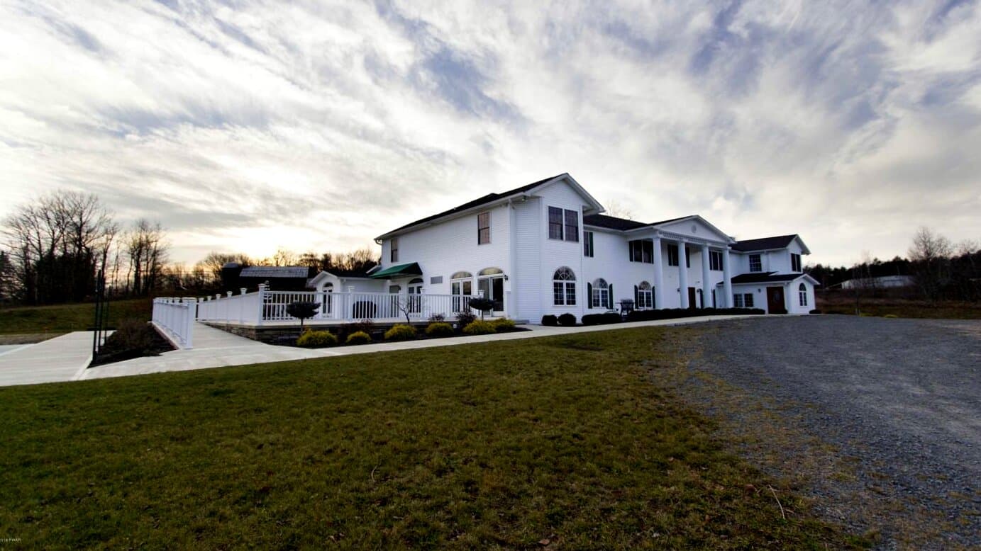 Avenues Recovery Center at Lake Ariel - Image 1