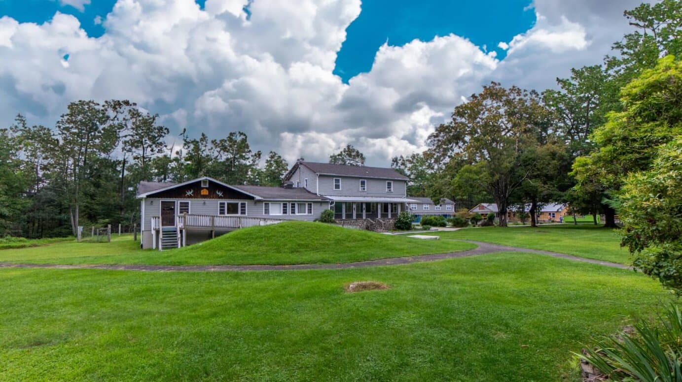 Never Alone - Adolescent Addiction Treatment Center - Addiction treatment center in Hurley, New York