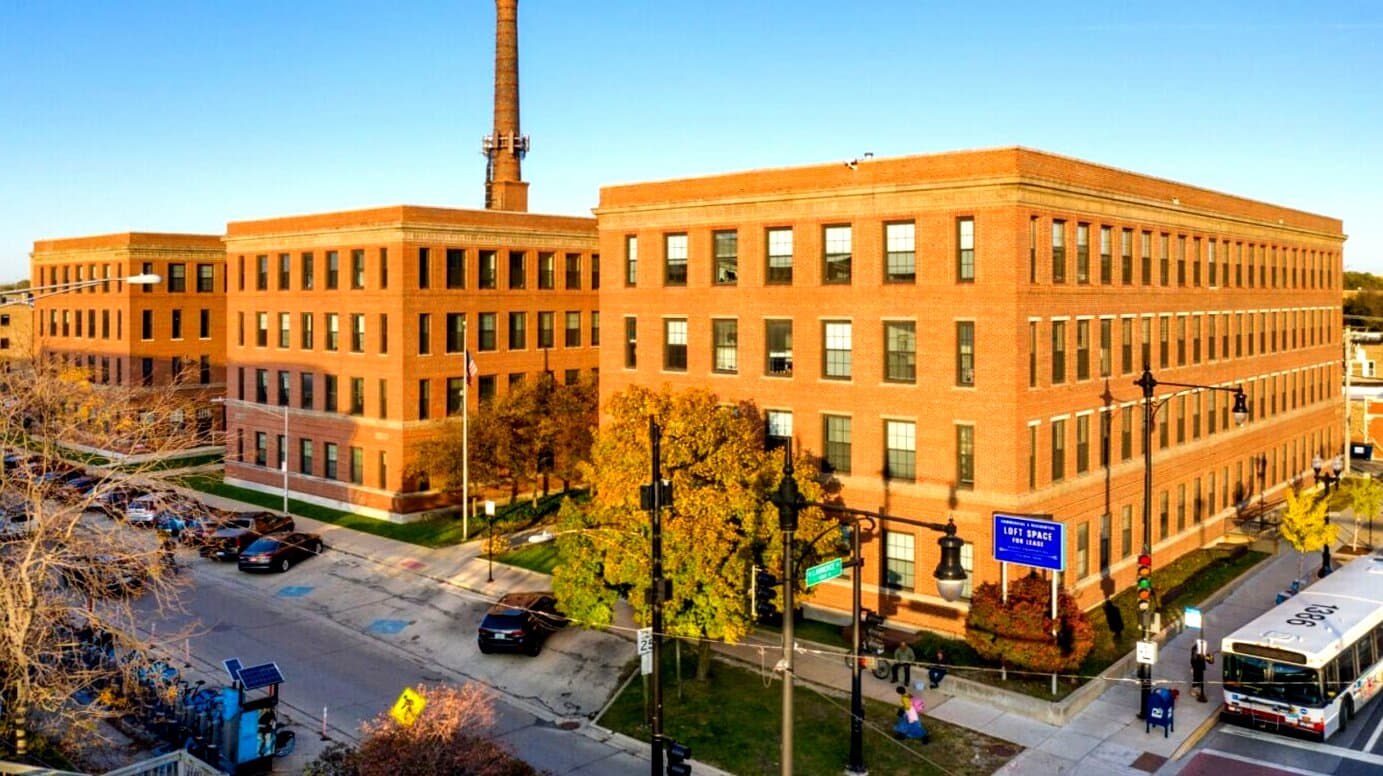 Chicago Pride Center Ravenswood - Image 1
