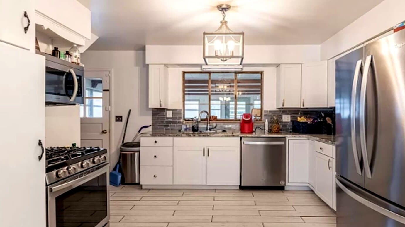 Izzy's House Winnet House - Image 1