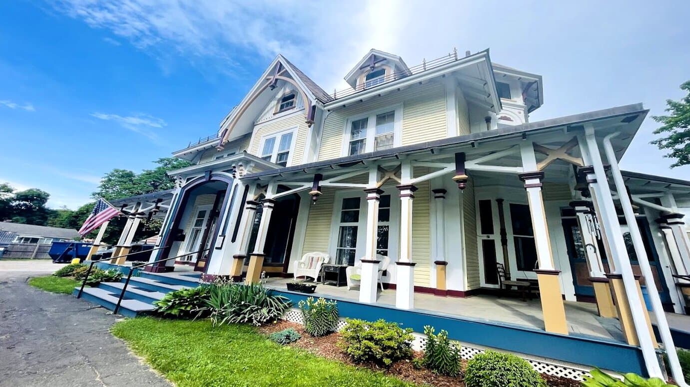 Recovery Mansion on Grand - Image 1