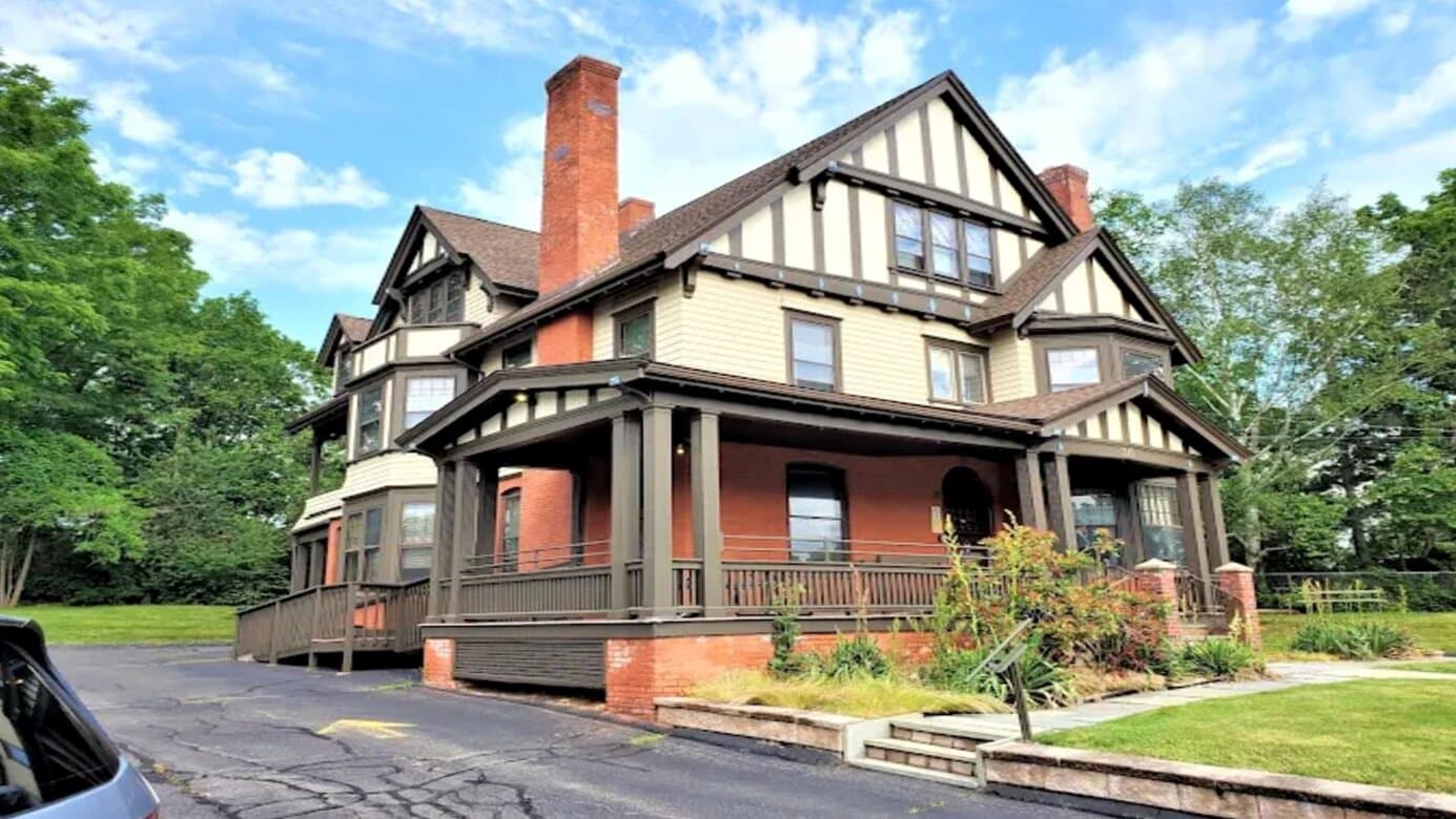 Russell Men's Sober House - Image 1